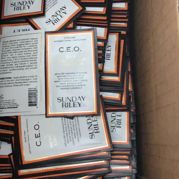 🌹Sunday Riley trial Bundle 💋 - Picture 9 of 15